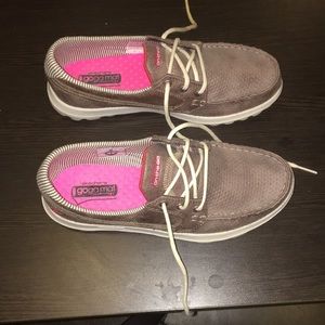 Skechers on the go brown boat shoes with gogo mat